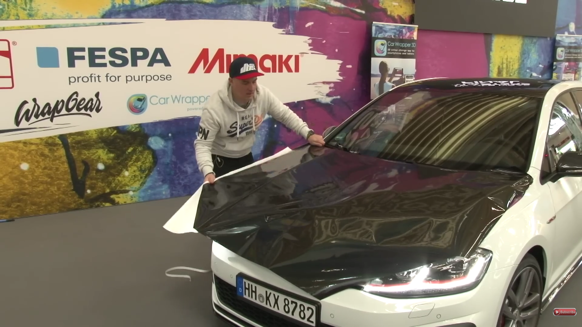 Jonas Sjöström shares two of his top tips at the World Wrap Masters 2019 Finals. Jonas demonstrates how to wrap an anchor hood without using magnets and how to divide the hood into seperate sections using various tools. The second tip Jonas demonstrates is how to pre-stretch and wrap a helmet using a car door (with the window open).